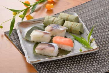 猪筿（IZASA）的柿子叶寿司 中谷本舗 三条店